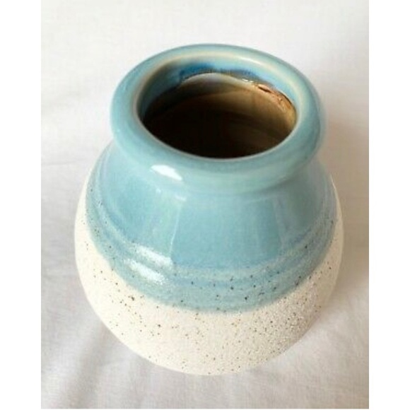 Rustic minimalist speckled egg small ceramic vase - Picture 2 of 12